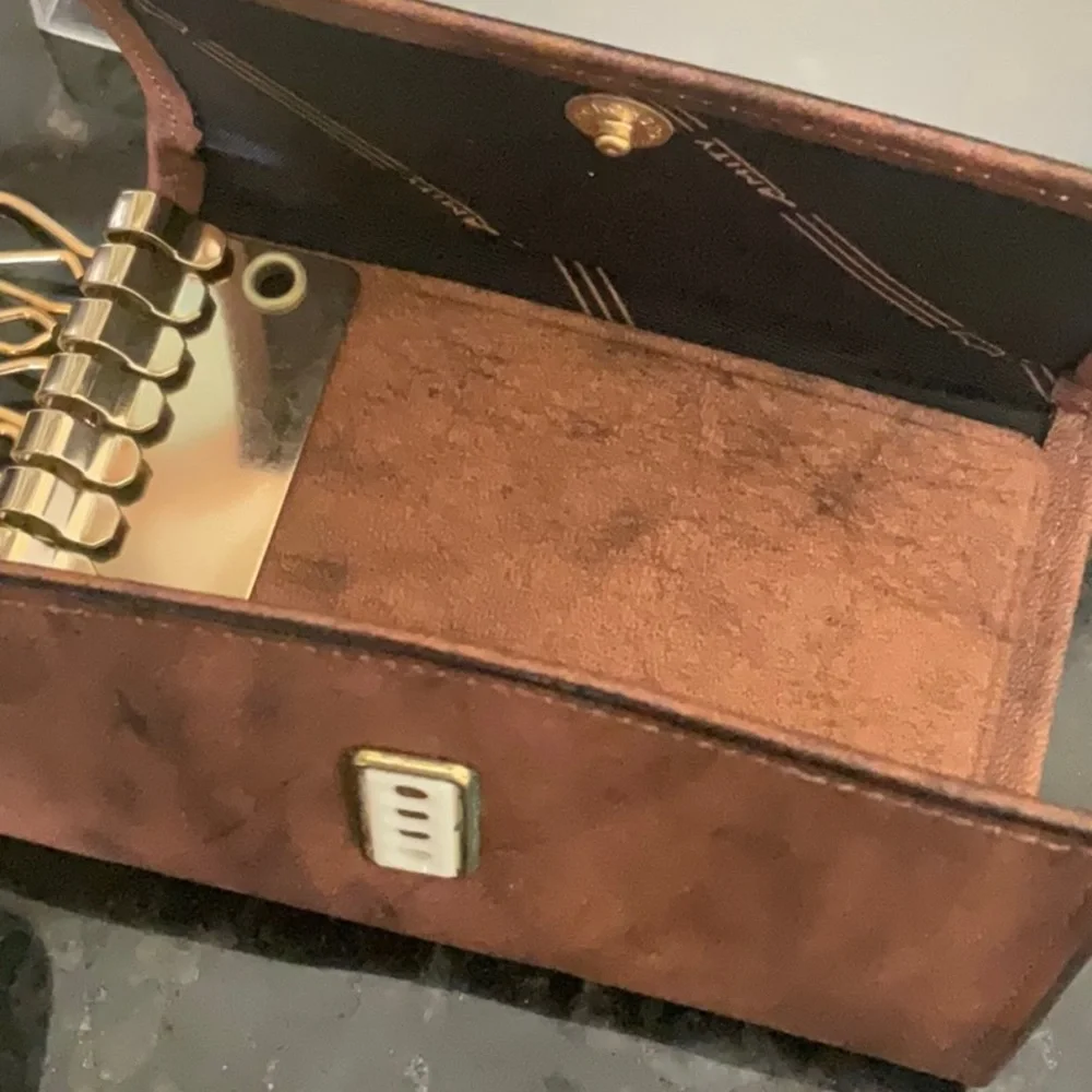 Brown Leather Key Case for Everyday Use - Picture 3 of 3